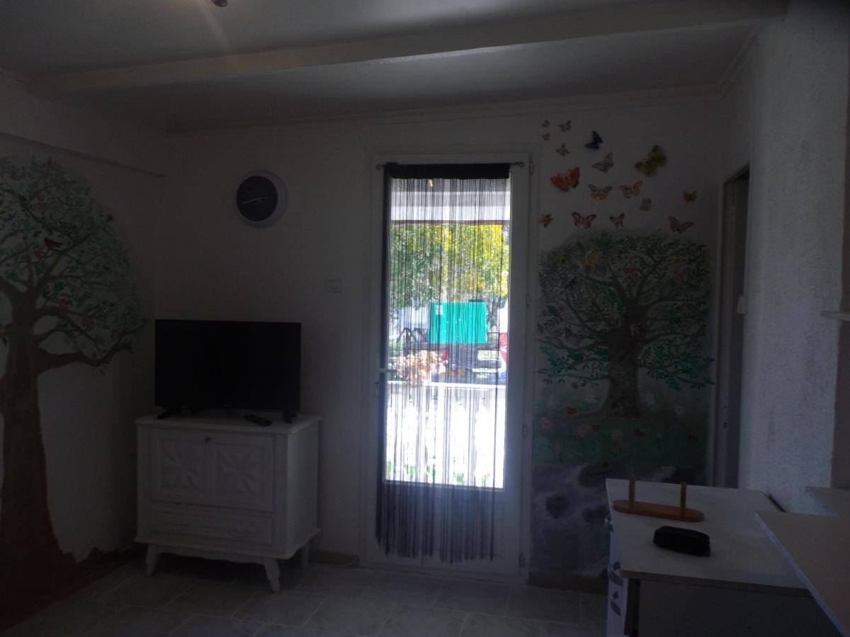 Auberge Des Garrigues Ним Екстериор снимка