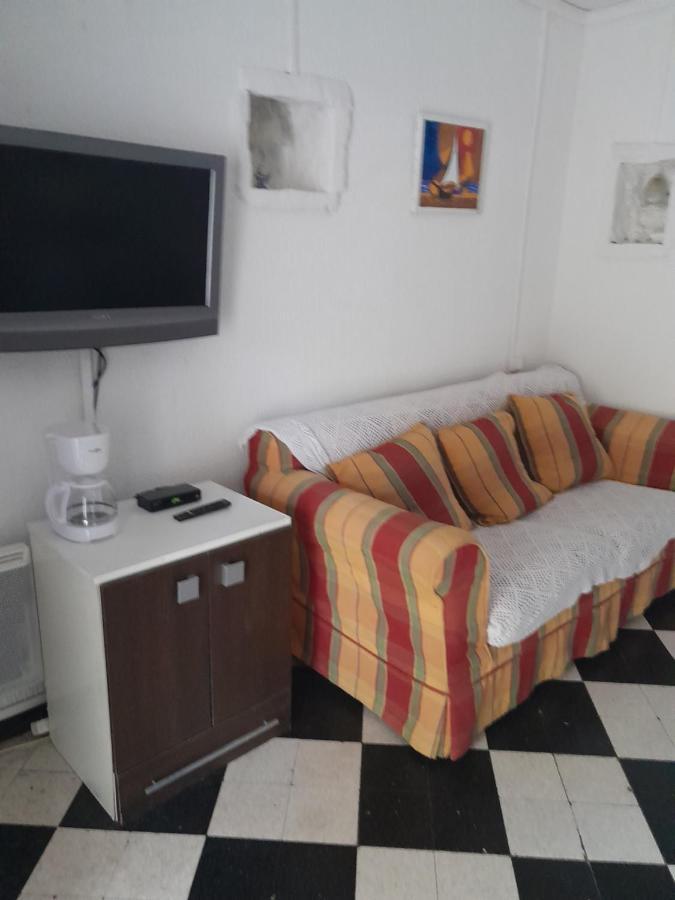 Auberge Des Garrigues Ним Екстериор снимка