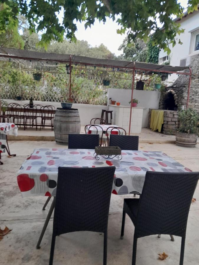 Auberge Des Garrigues Ним Екстериор снимка
