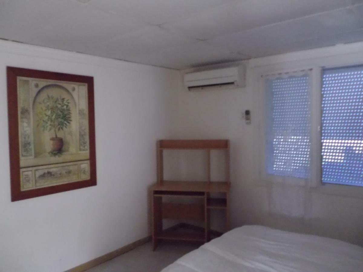 Auberge Des Garrigues Ним Екстериор снимка