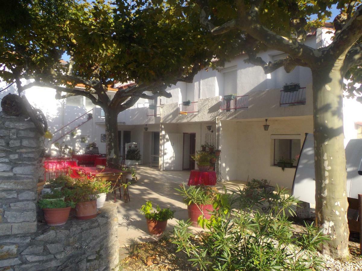 Auberge Des Garrigues Ним Екстериор снимка
