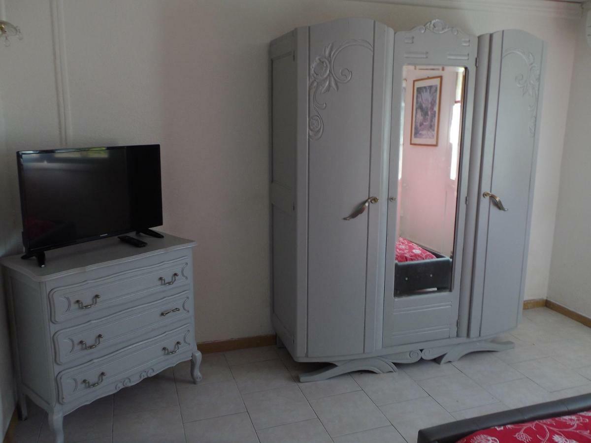 Auberge Des Garrigues Ним Екстериор снимка