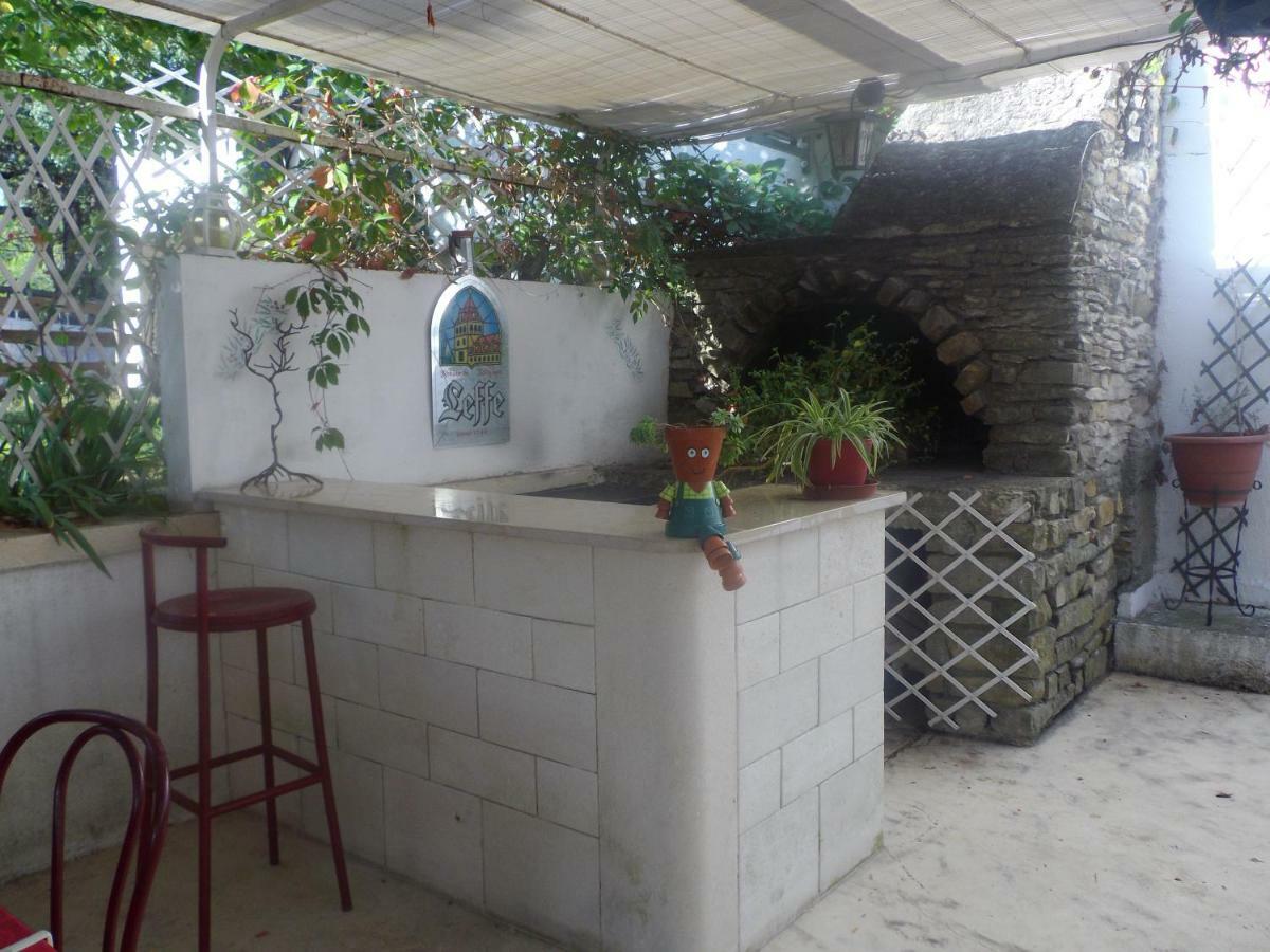 Auberge Des Garrigues Ним Екстериор снимка