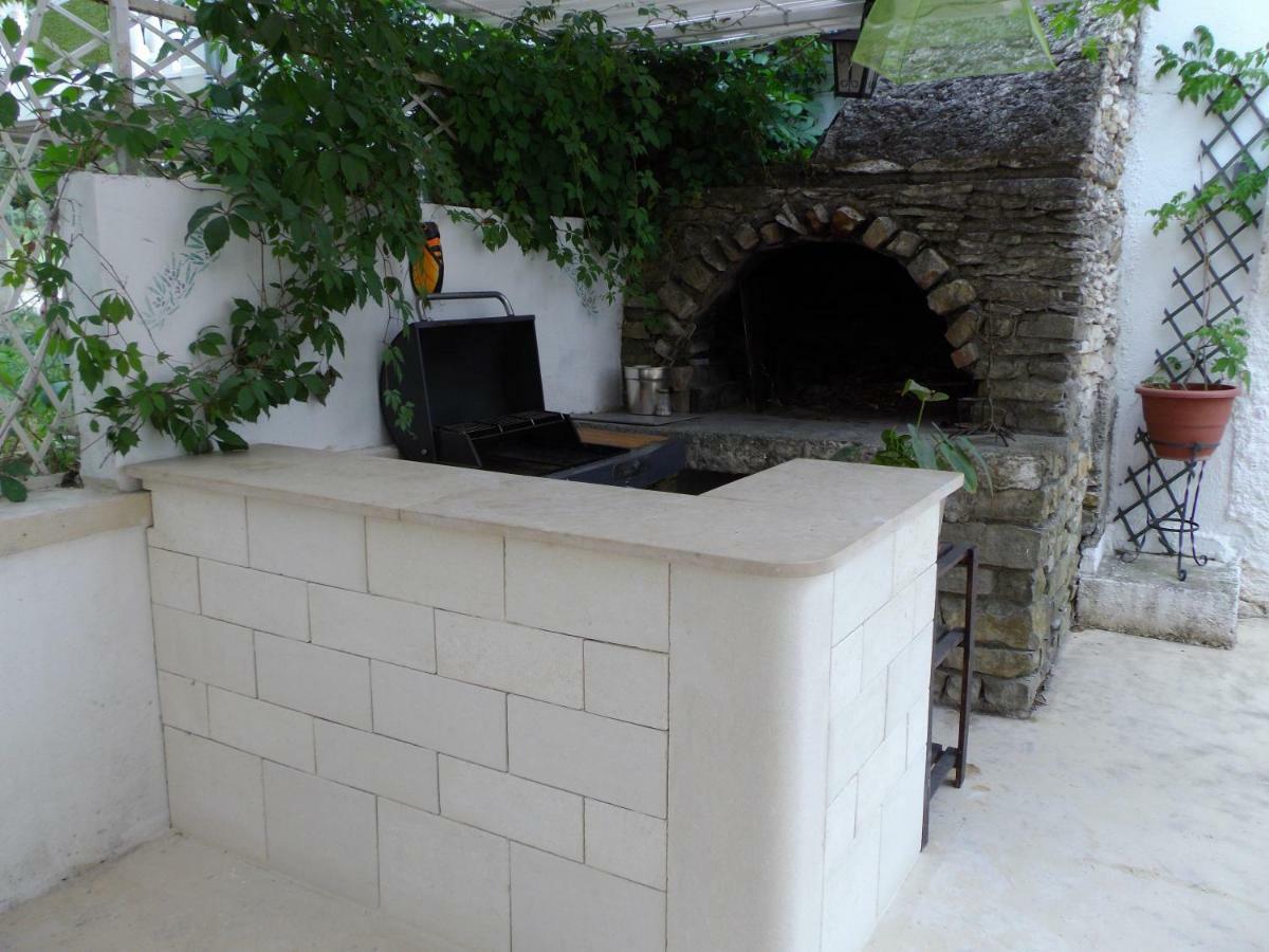 Auberge Des Garrigues Ним Екстериор снимка